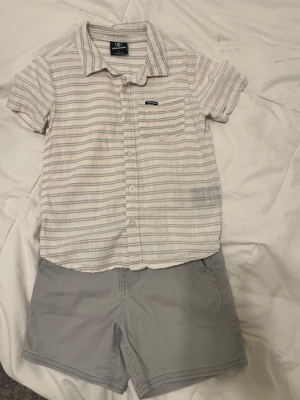Boys Volcom Button down/chino shirt set 5/6T